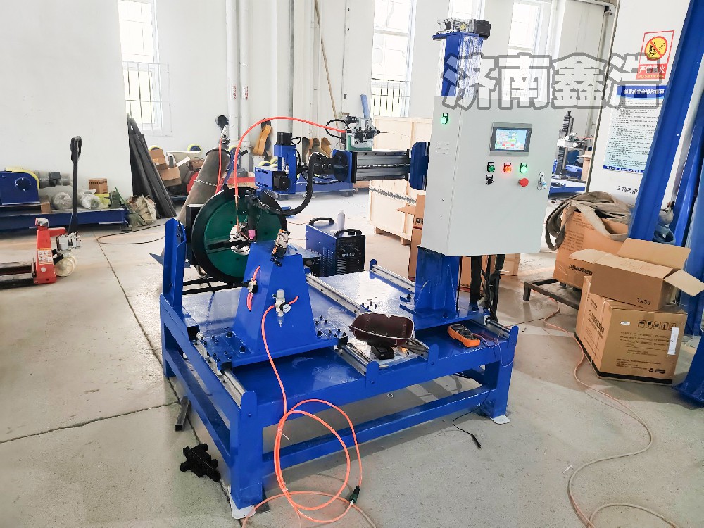 鑫浩氬弧自動焊機(jī)，智能數(shù)控，運(yùn)行穩(wěn)定