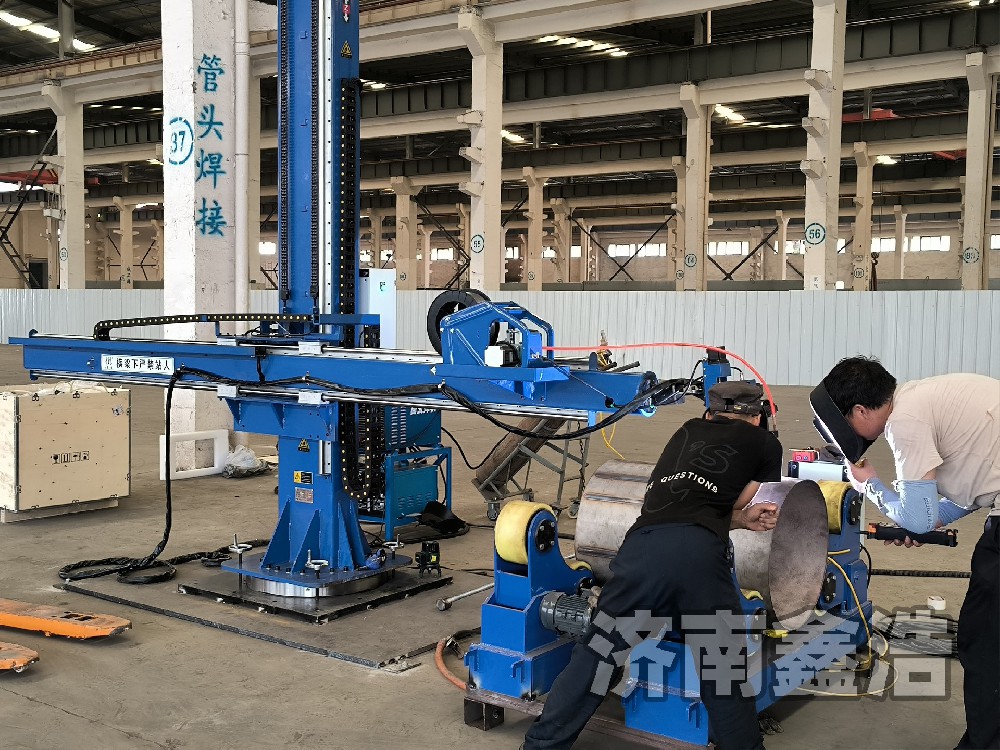 重型焊接操作機(jī)，智能數(shù)控，運(yùn)行穩(wěn)定